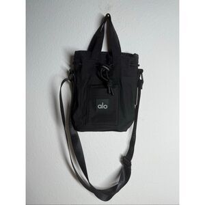 NWT Alo Yoga Crossbody Bucket Bag Black